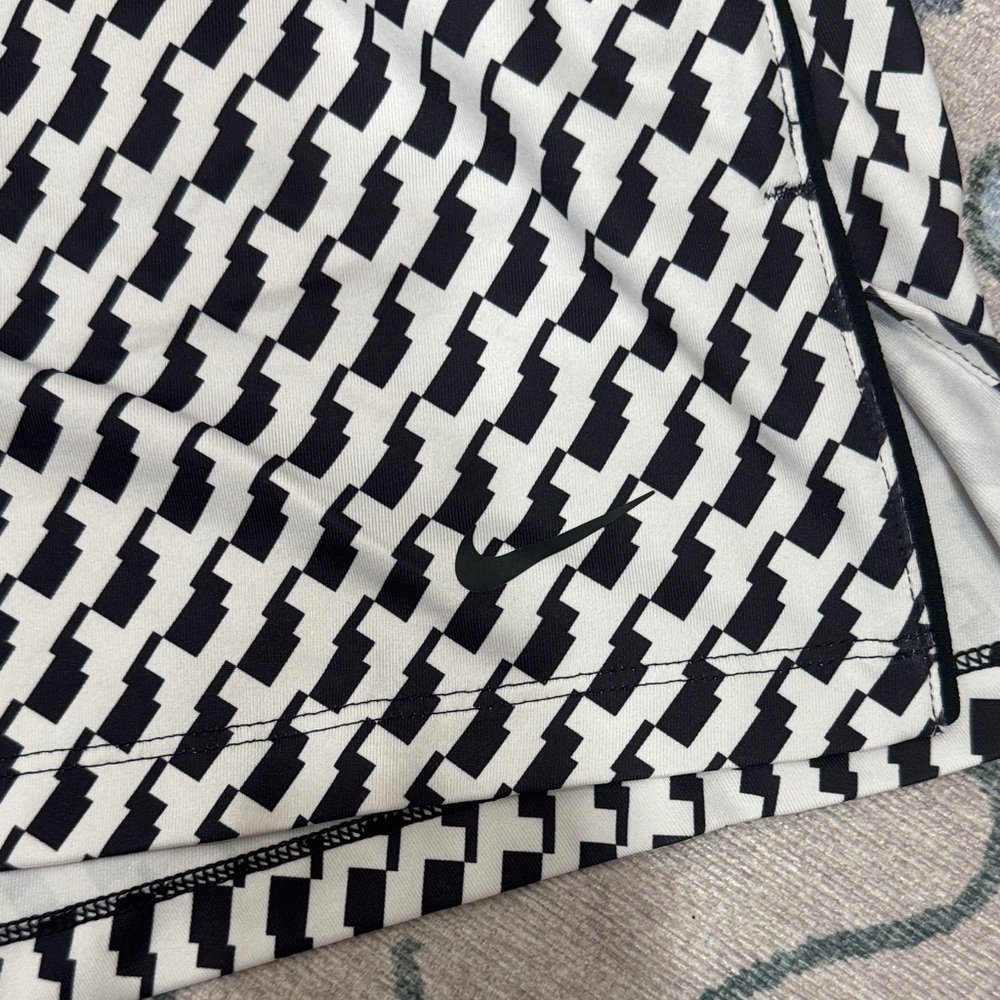 Nike Dri-Fit Black and White Patterned Athletic Skirt Built-In Shorts - Picture 4 of 6